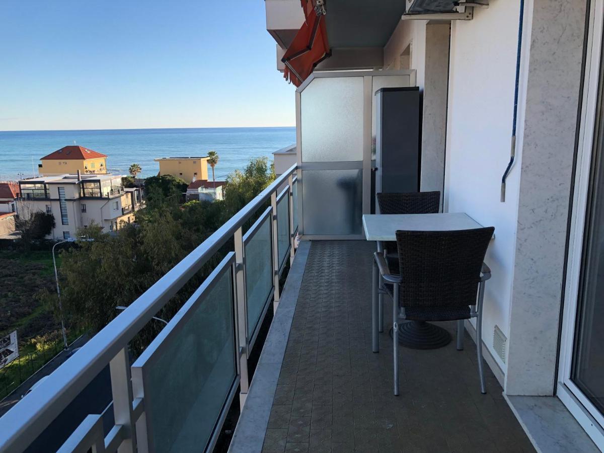Apartamento Attico Tacito Ventimiglia Exterior foto