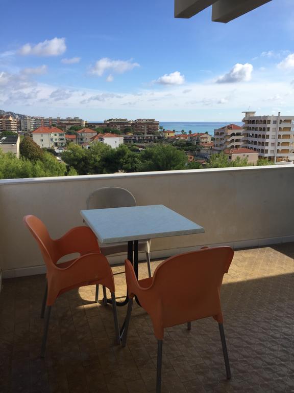 Apartamento Attico Tacito Ventimiglia Exterior foto